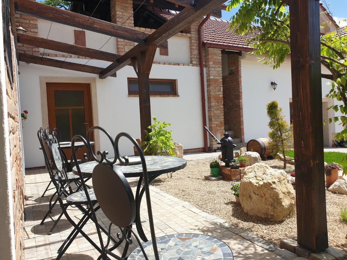 Apartmany In Veritas Mikulov Extérieur photo